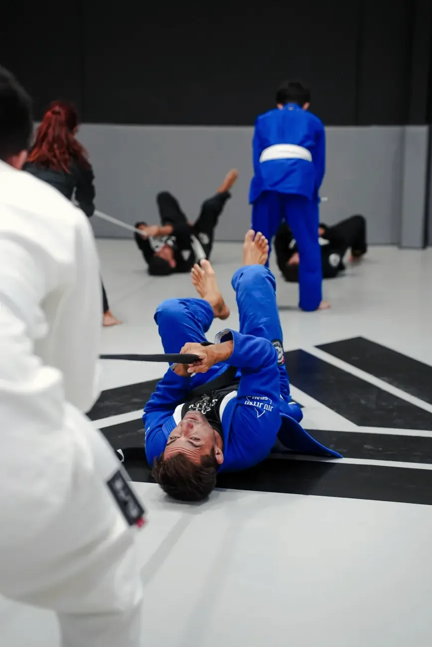 Clase de Brazilian Jiu-Jitsu con kimono en Elite BJJ, Torrent