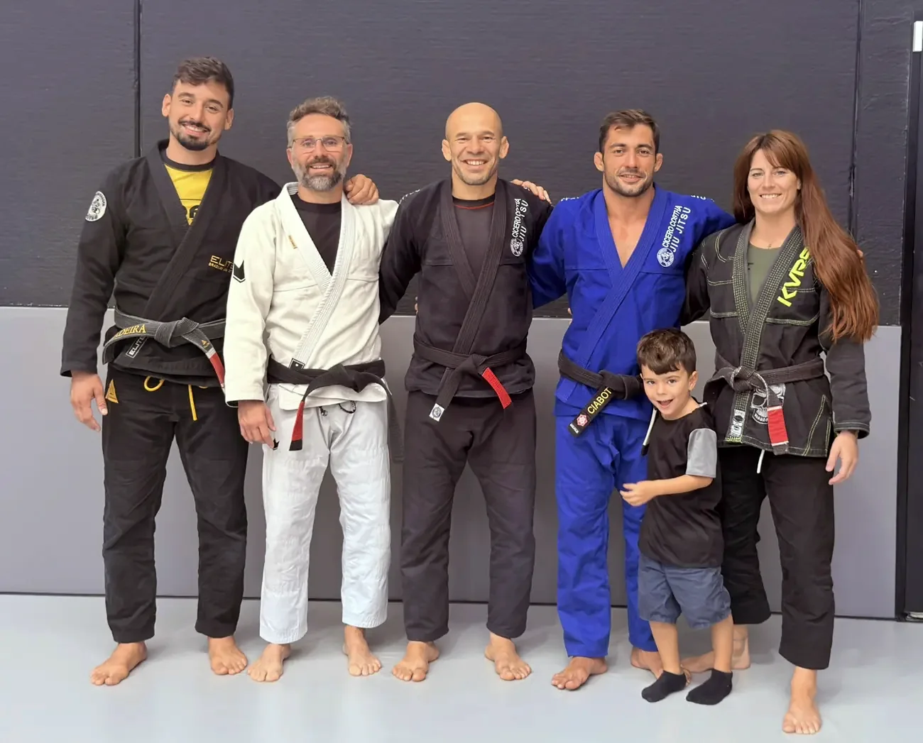 Los profesores de Elite BJJ junto al maestro Cícero Costa